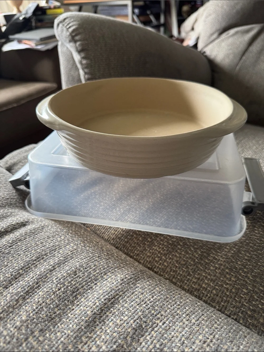 The Pampered Chef Beige Ceramic Bake & Serve Bowl 8 inch